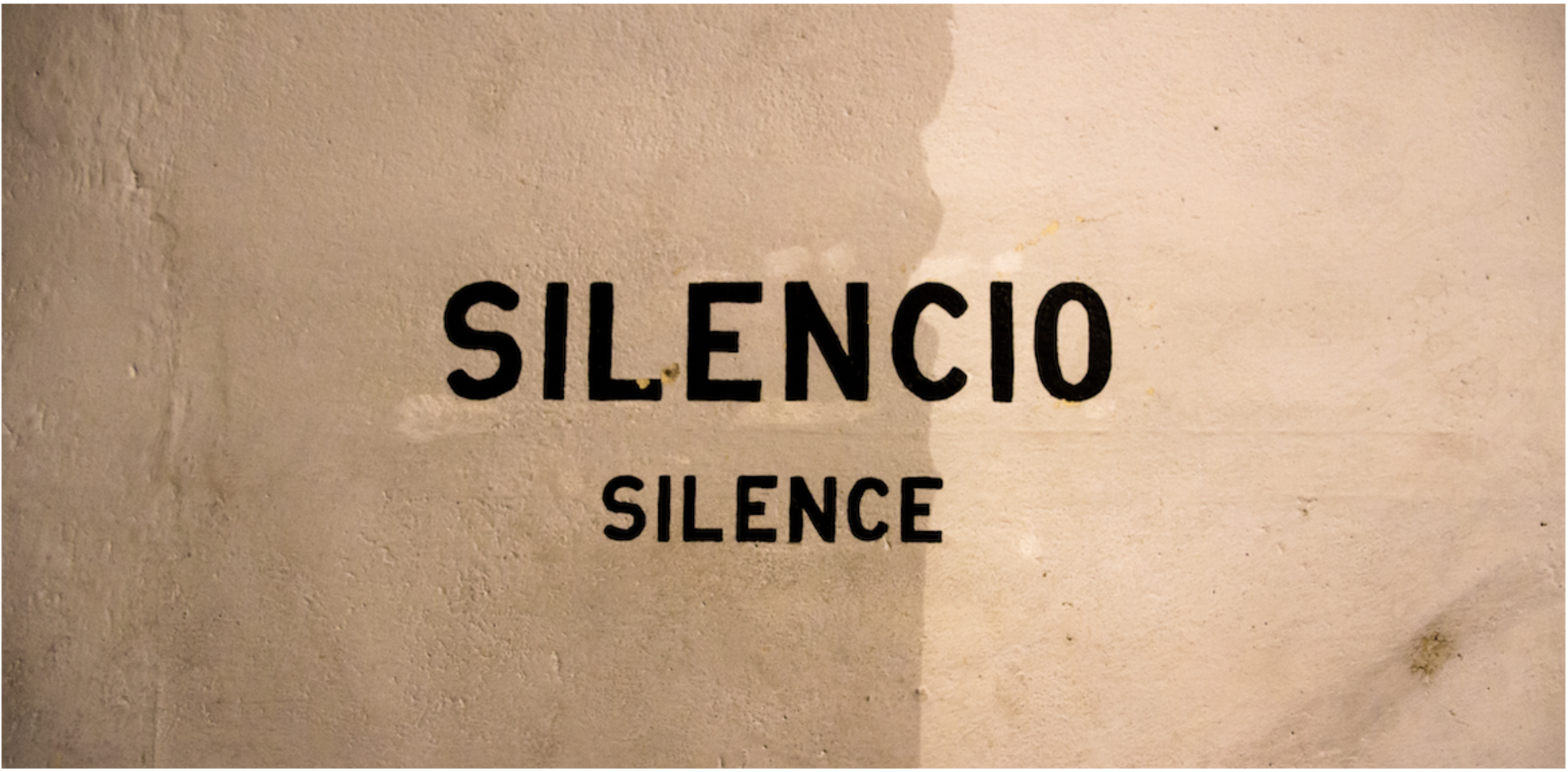 Silencio, por favor.