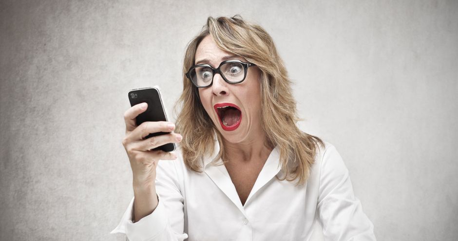 Los grupos de WhatsApp de madres son ilegales (o casi)
