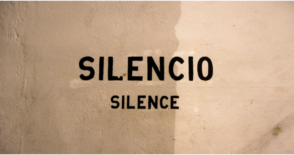 Silencio, por favor.